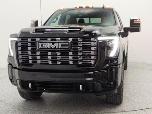 Used 2025 GMC Sierra 2500 Denali Ultimate AWD/4WD image 2