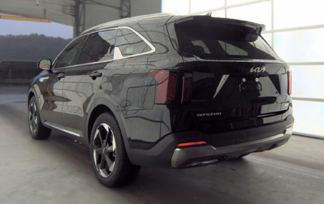 Used 2025 Kia Sorento EX AWD/4WD image 4