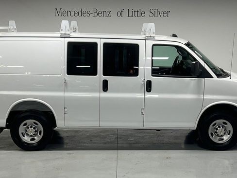 Used 2025 Chevrolet Express 2500 Work Van w/ Driver Convenience Package image 7