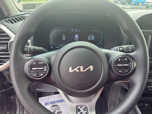 Used 2025 Kia Soul LX w/ LX Technology Package FWD image 20