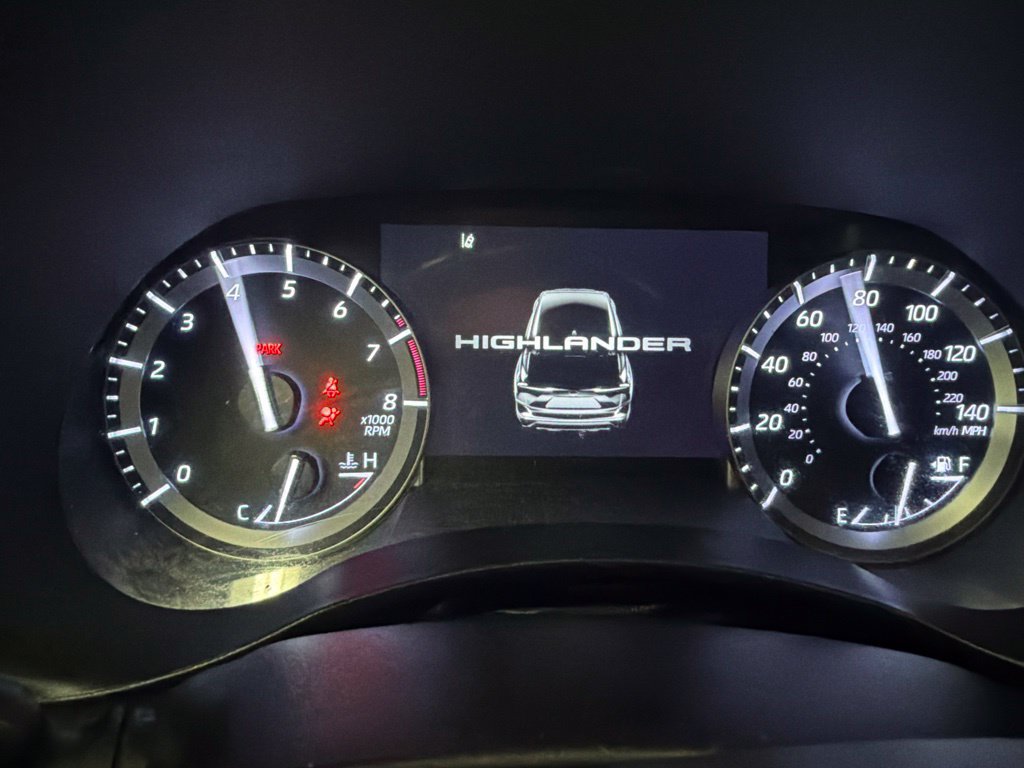 Used 2022 Toyota Highlander XLE AWD/4WD image 24