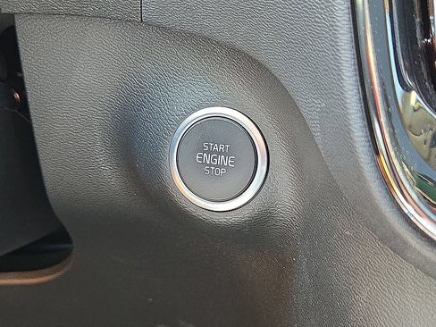 Certified 2026 Volvo XC40 B5 Plus AWD/4WD image 32