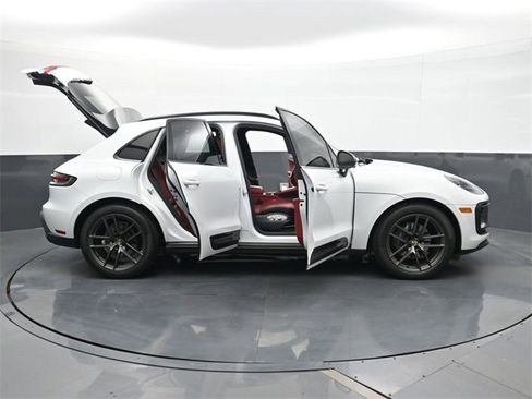 Certified 2023 Porsche Macan Turbo image 34