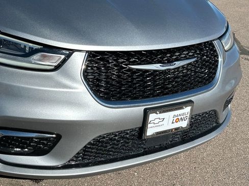 Used 2021 Chrysler Pacifica Touring-L image 25