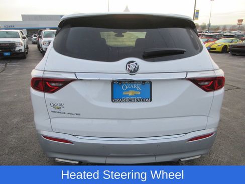 Used 2023 Buick Enclave Essence image 4