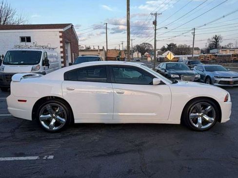 Used 2014 Dodge Charger SXT image 11