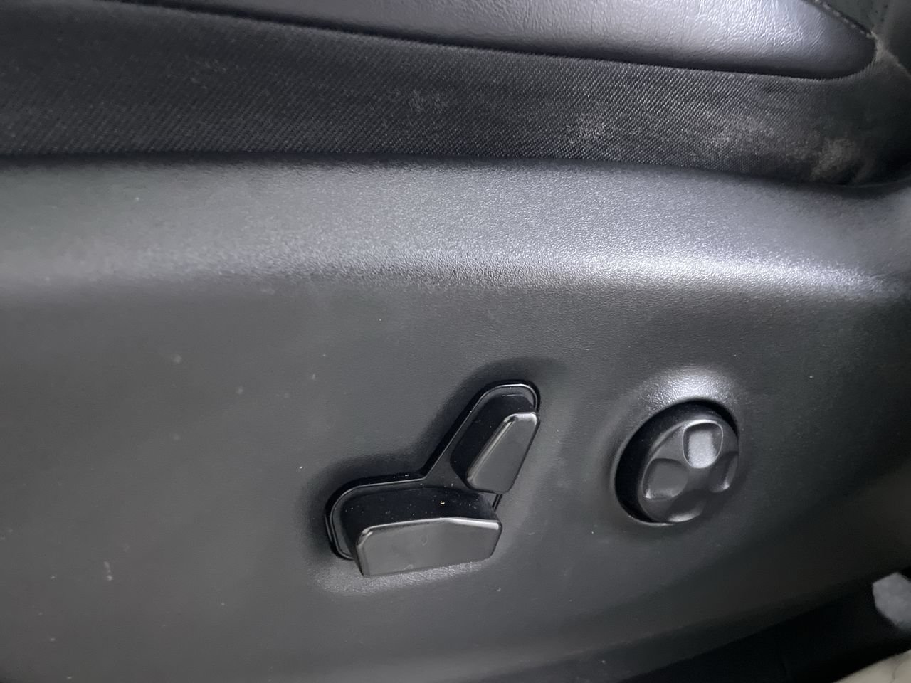 Used 2023 Chrysler Pacifica Touring-L FWD image 13