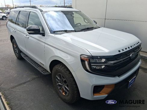 Used 2025 Ford Expedition Tremor AWD/4WD image 8