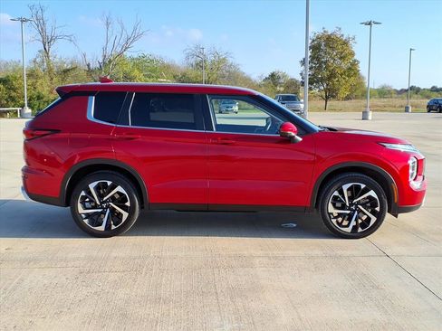 Used 2024 Mitsubishi Outlander SE image 10