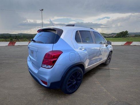 Used 2021 Chevrolet Trax LT w/ Sport Edition FWD image 3