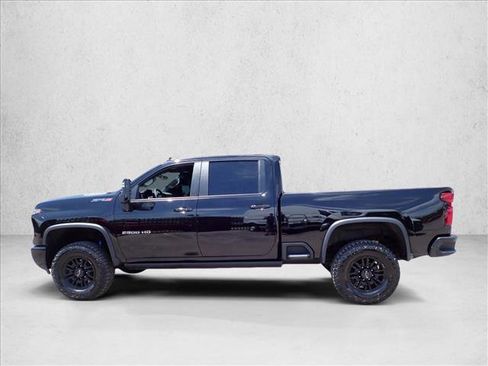 Used 2024 Chevrolet Silverado 2500 ZR2 w/ Technology Package AWD/4WD image 2
