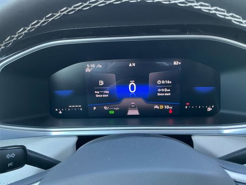 New 2025 Volkswagen Taos SE image 18