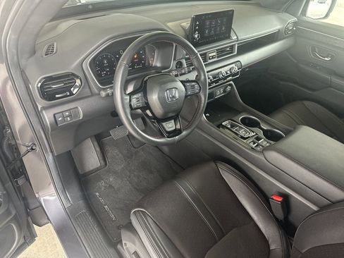 Used 2025 Honda Pilot Black Edition image 12