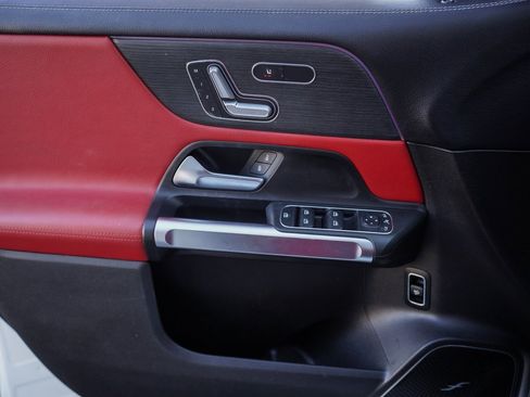 Used 2020 Mercedes-Benz GLB 250 GLB 250 image 36