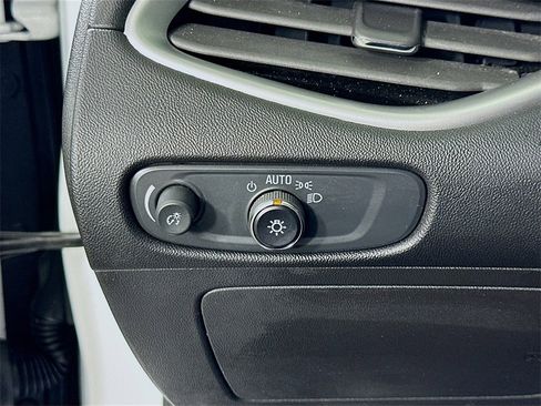 Used 2024 Chevrolet Malibu LT image 20