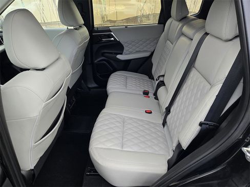 Used 2024 Mitsubishi Outlander SEL Black Edition image 10