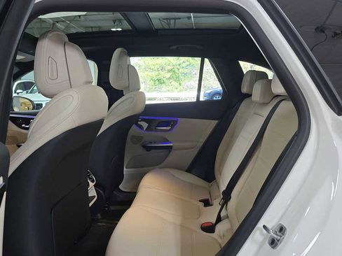 Used 2026 Mercedes-Benz GLC 300 4MATIC image 16