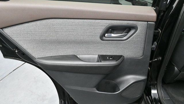 Used 2021 Nissan Rogue SV AWD/4WD image 15
