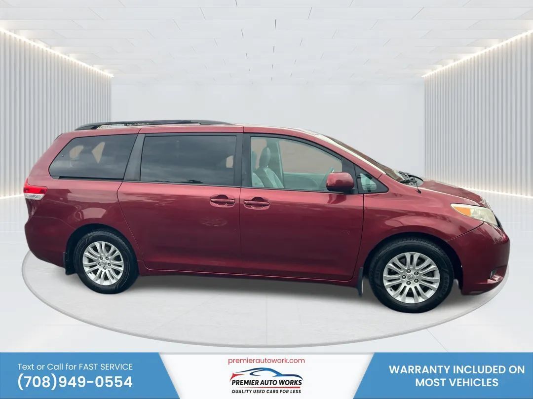 Used 2012 Toyota Sienna XLE w/ Entertainment Pkg FWD image 8