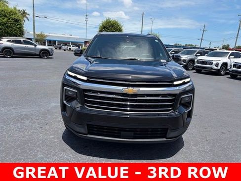 Used 2026 Chevrolet Traverse LT w/ Driver Confidence Package FWD image 2