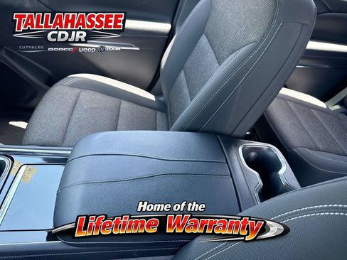 Used 2024 Chevrolet Traverse LT FWD image 22