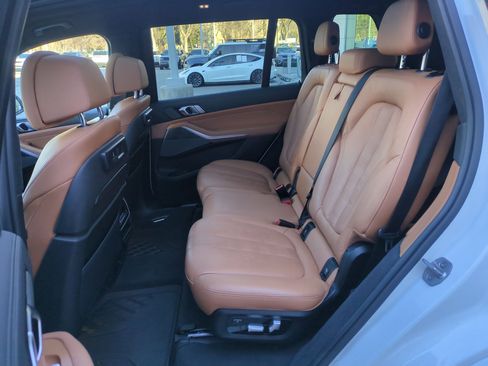 Used 2022 BMW X7 xDrive40i w/ Premium Package image 29