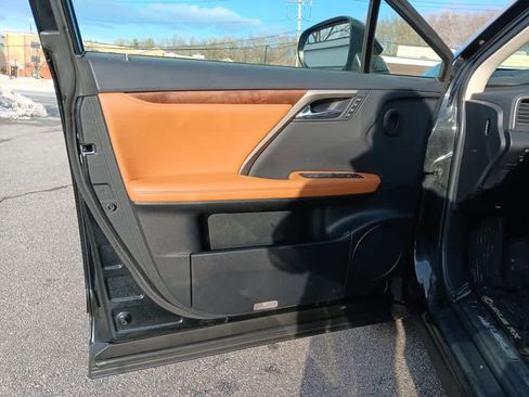 Used 2022 Lexus RX 350L Premium w/ Premium Package image 34