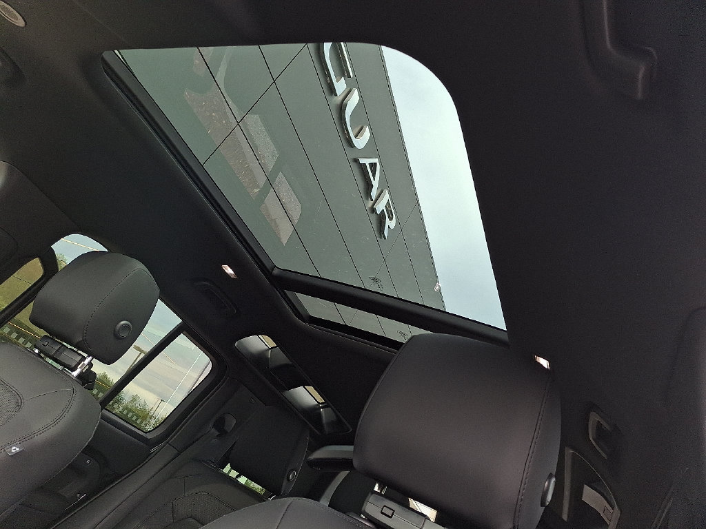 New 2026 Land Rover Defender 110 X-Dynamic SE AWD/4WD image 10