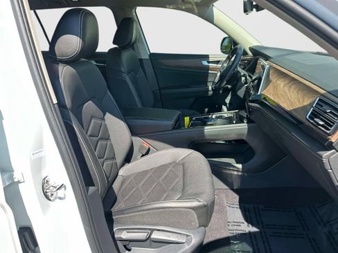 Certified 2024 Volkswagen Atlas SE AWD/4WD image 9