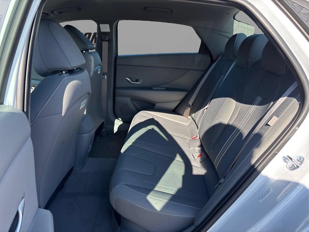 New 2025 Hyundai Elantra SEL FWD image 10