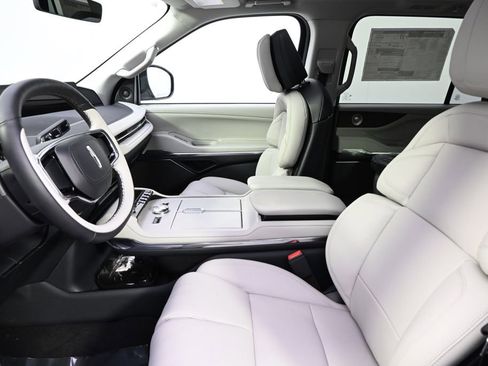 New 2026 Lincoln Navigator Reserve w/ Jet Appearance Package AWD/4WD image 13