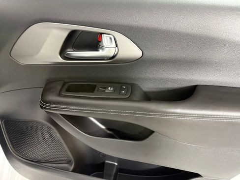 New 2027 Chrysler Pacifica Select FWD image 12