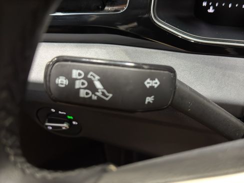 Used 2025 Volkswagen Jetta SE FWD image 21