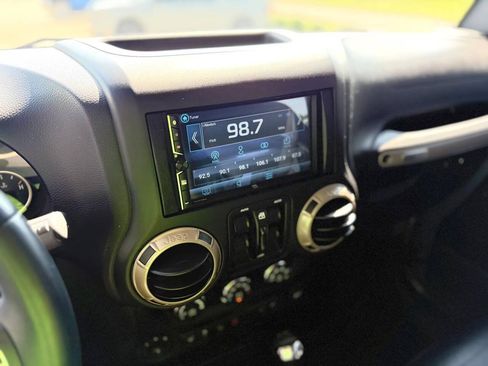 Used 2016 Jeep Wrangler Unlimited Sahara AWD/4WD image 19