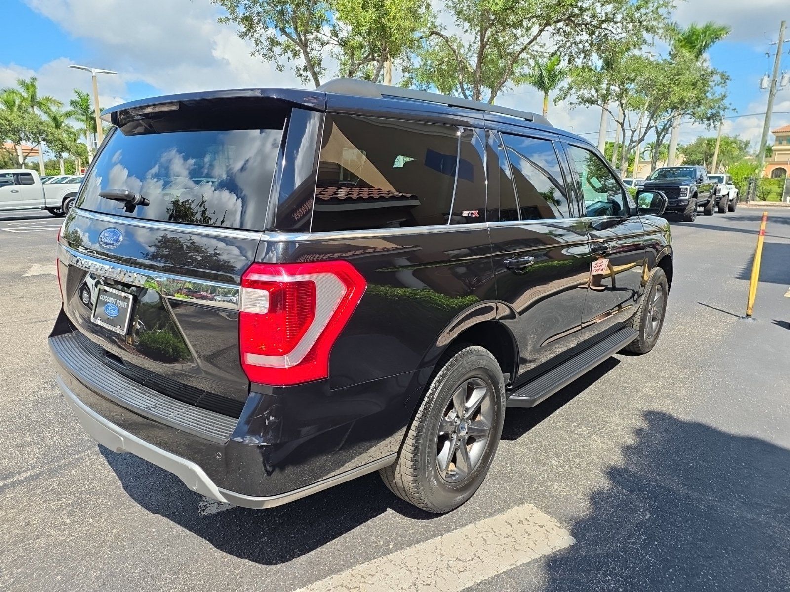 Used 2021 Ford Expedition XL AWD/4WD image 4