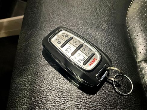 Used 2022 Chrysler Pacifica Touring-L FWD image 33