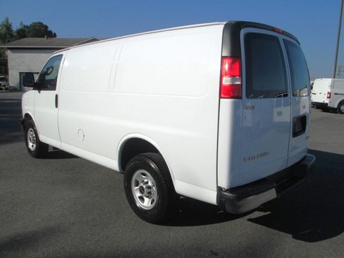 Used 2023 GMC Savana 2500 w/ Driver Convenience Package image 3