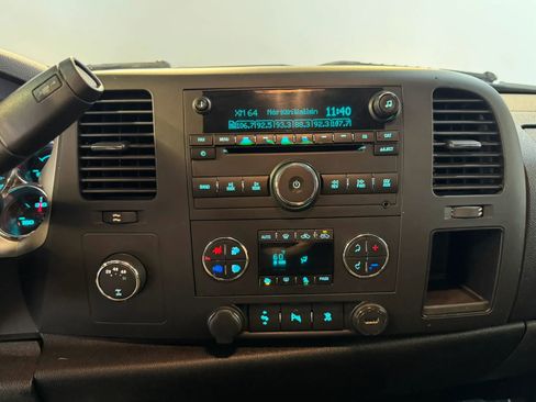 Used 2011 Chevrolet Silverado 2500 LT w/ Interior Plus Package AWD/4WD image 13