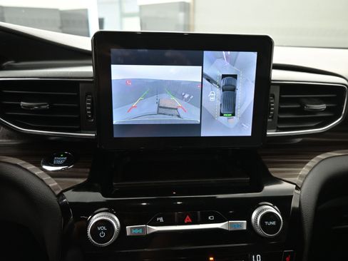 Used 2021 Ford Explorer Limited w/ Equipment Group 301A image 10