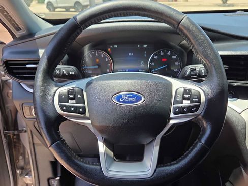 Used 2021 Ford Explorer XLT RWD image 19