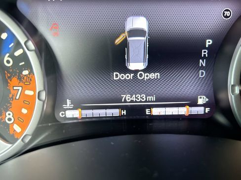 Used 2016 Jeep Renegade Trailhawk w/ Cold Weather Group AWD/4WD image 12