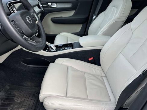 Used 2023 Volvo XC40 B5 Ultimate w/ Protection Package Premier image 23