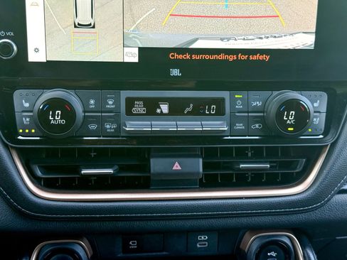 Used 2024 Toyota Grand Highlander AWD Hybrid image 27