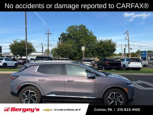 Used 2024 Chevrolet Equinox EV LT AWD/4WD image 2