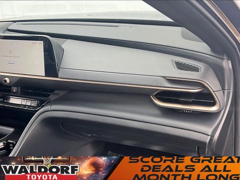 Used 2025 Toyota Crown XLE image 21