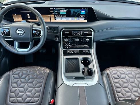 Used 2025 Nissan Armada Platinum Reserve image 12