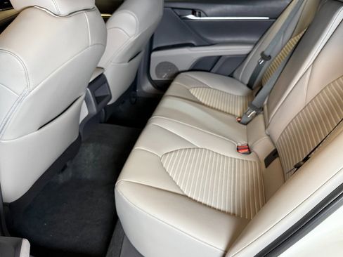 Used 2022 Toyota Camry SE image 19