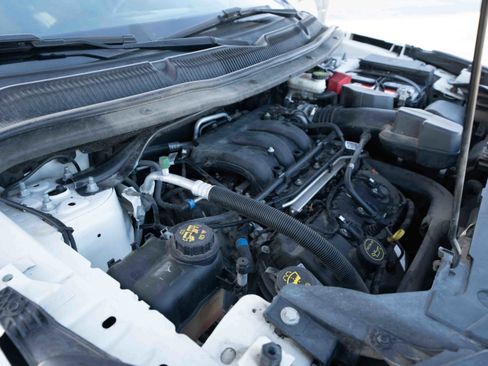 Used 2018 Ford Explorer XLT w/ Equipment Group 202A image 33