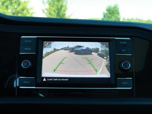Used 2022 Volkswagen Jetta SE FWD image 17
