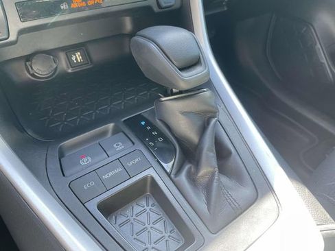 Used 2024 Toyota RAV4 XLE FWD image 39